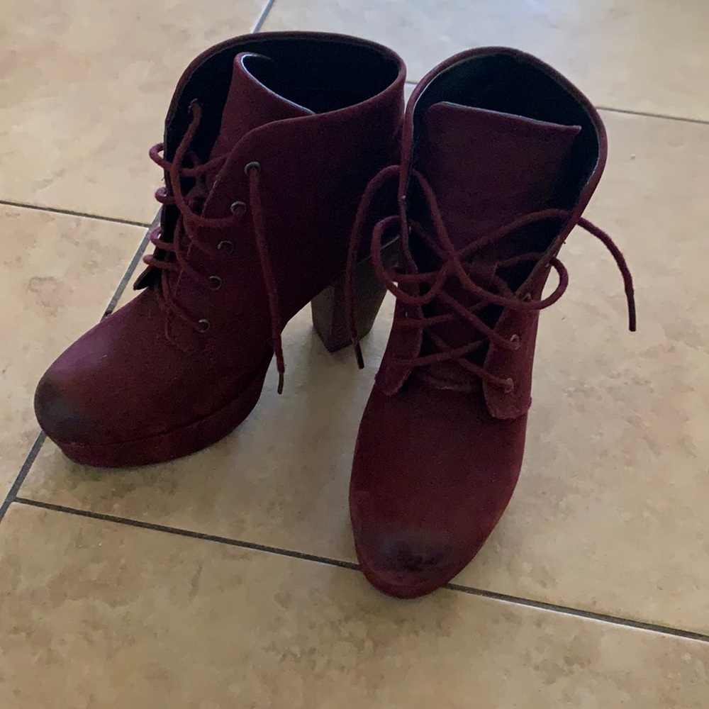 Steve Madden chunky heel. Dark maroon. Suede material. Size 7M